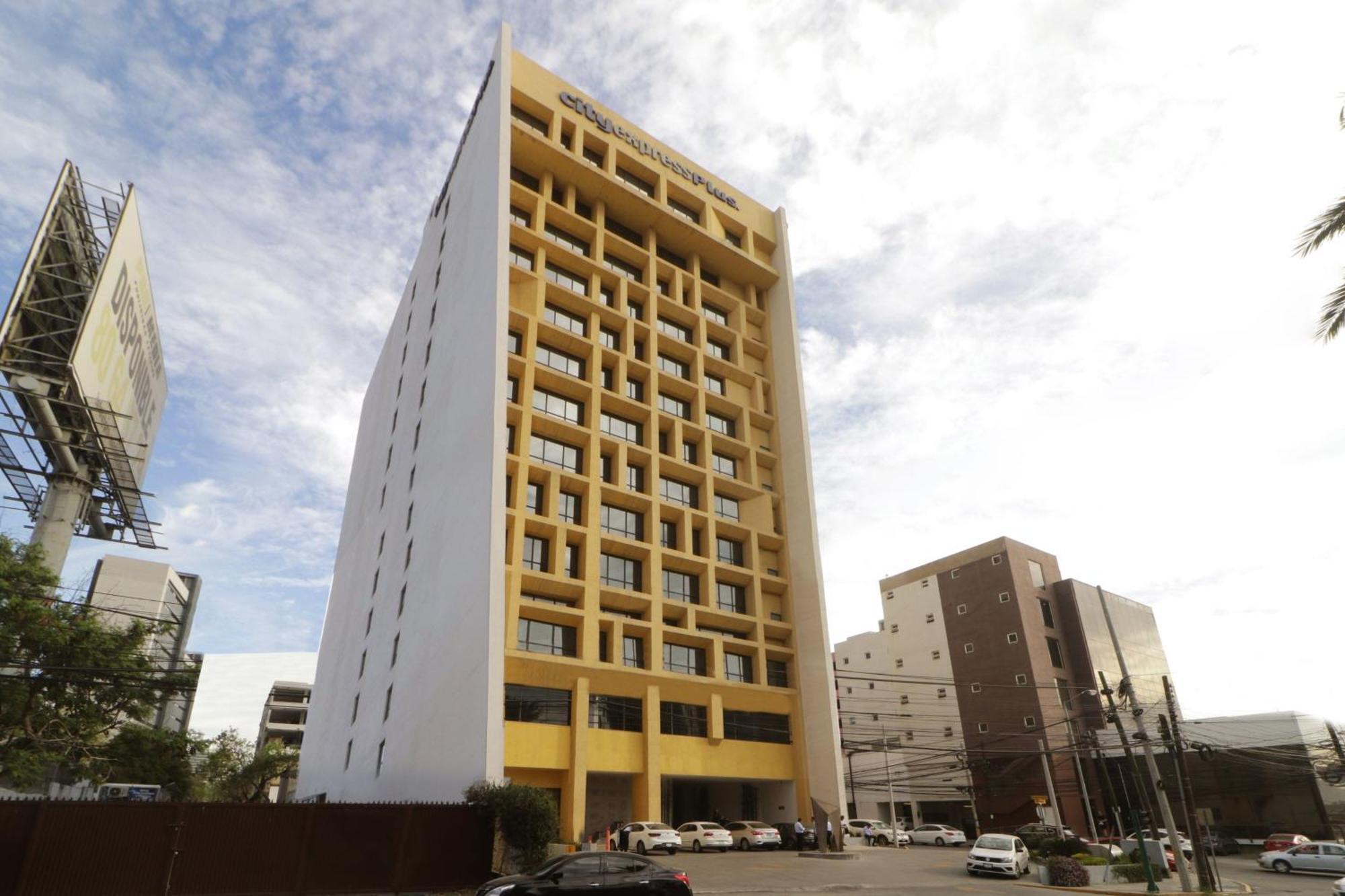 City Plus Monterrey Galerías Exterior foto